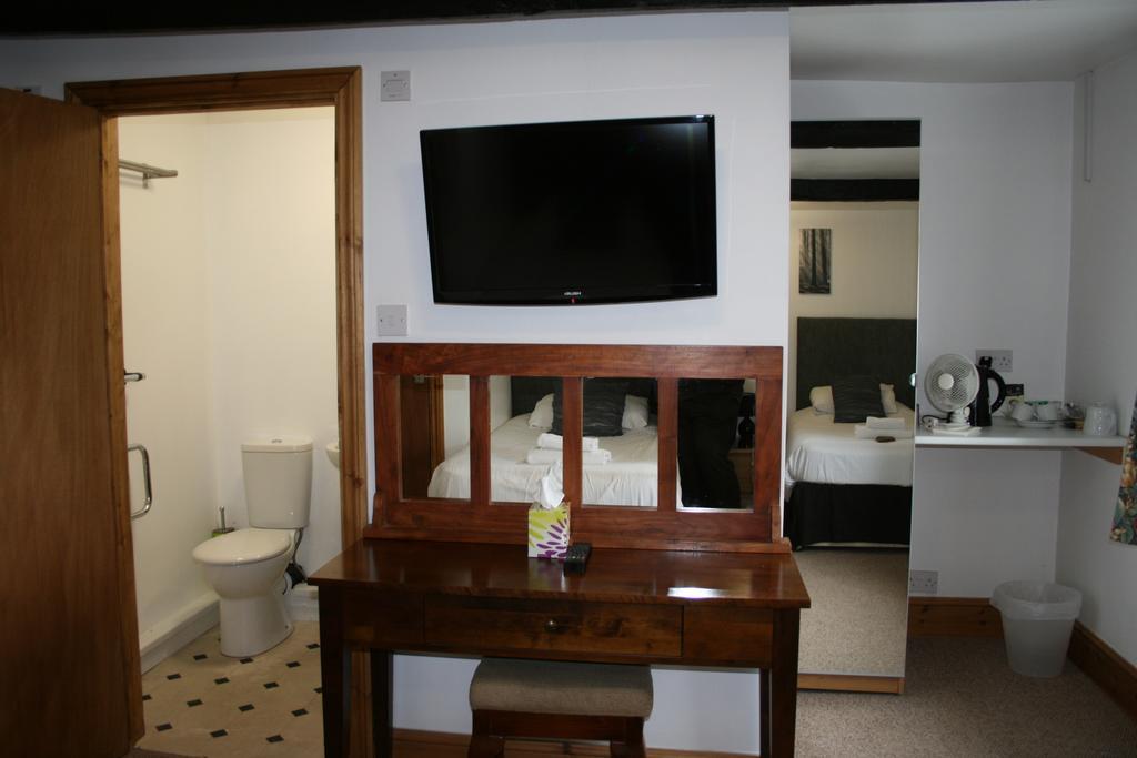 Bed and Breakfast The Leaking Well Dunhampton Exteriér fotografie